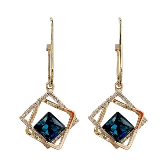 🌻2/$10.00🌻Rhinestone Square Drop Earring - Picture 2 of 4